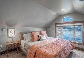 Luxury Retreat with Spectacular Lake WA Views